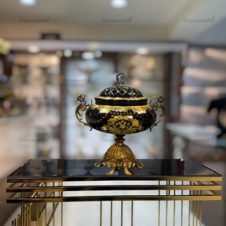 شکلات‌خوری سرمه‌ای طلاکوب گلدوی تراش‌دار با کریستال تراش‌دار و طلاکاری ۱۲ عیار