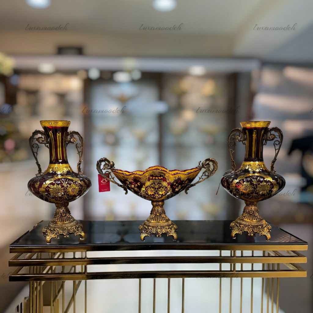 ست گلدان و کشکول طلاکوب هارتز تراش‌دار مدل 60806129 زرشکی با کریستال تراش‌دار و طلاکاری ۱۲ عیار، مناسب دکوراسیون لوکس و پذیرایی